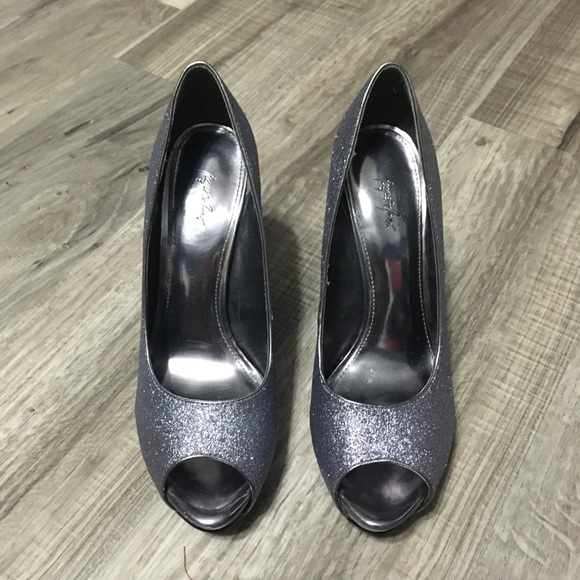 Jacqueline Ferrar open toe stiletto shoes. 9.5 - Picture 3 of 7